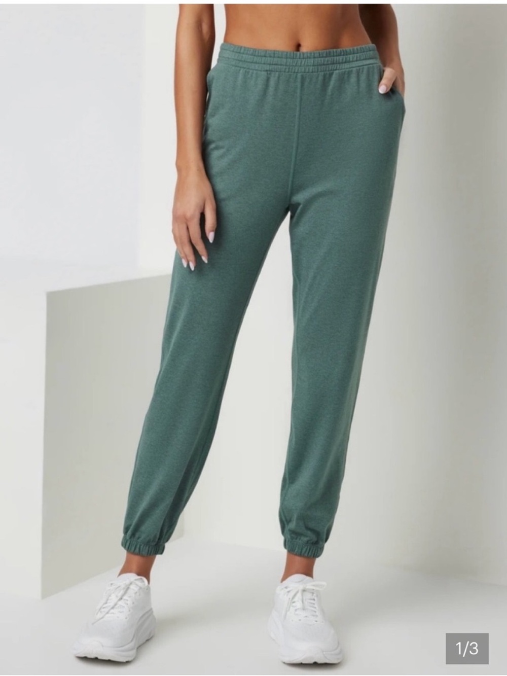 Vuori Women’s Pine Heather Green Boyfriend Joggers Medium